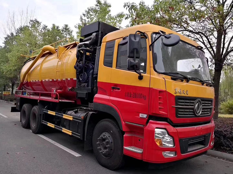 東風(fēng)天龍后八輪清洗吸污車
