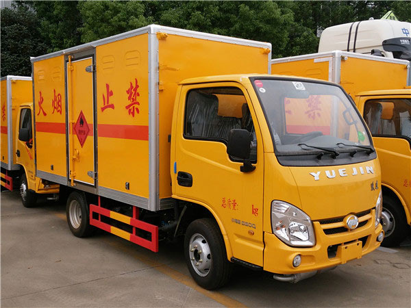 躍進(jìn)爆破器材運(yùn)輸車