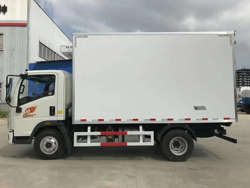 重汽豪沃冷藏車-廂長4.2米