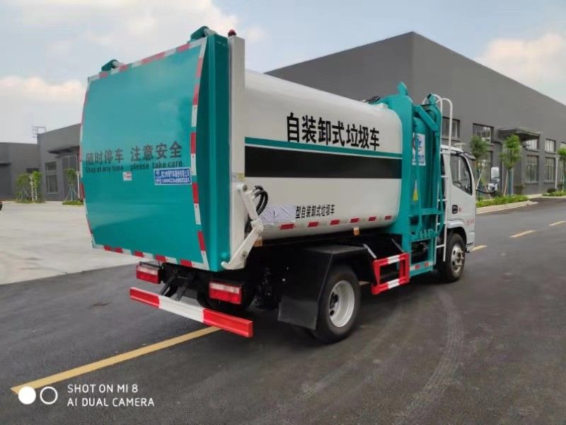 國六東風(fēng)小多利卡掛桶式垃圾車