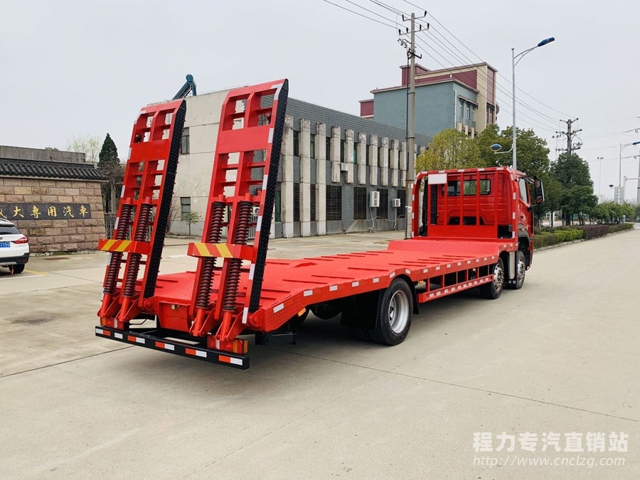 重汽豪瀚國六小三軸平板運(yùn)輸車