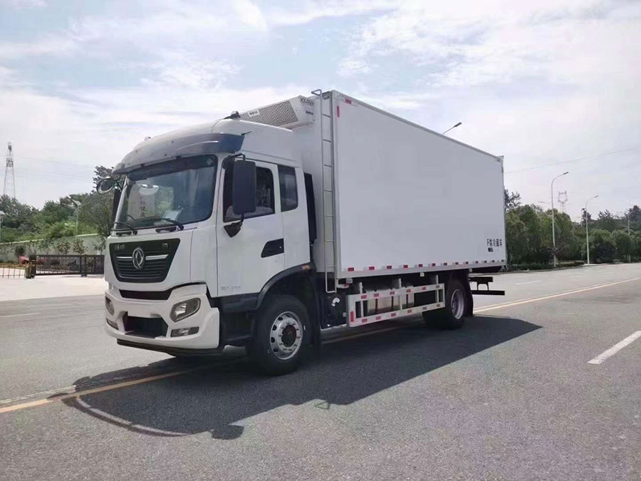 新款KR東風天錦6.8米高頂冷藏車