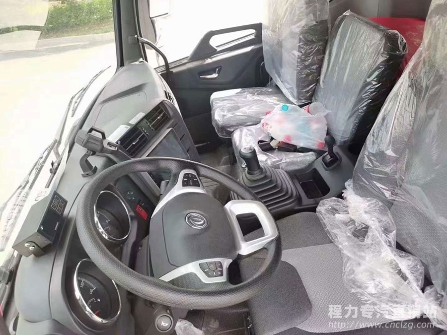 新款KR東風天錦6.8米高頂冷藏車