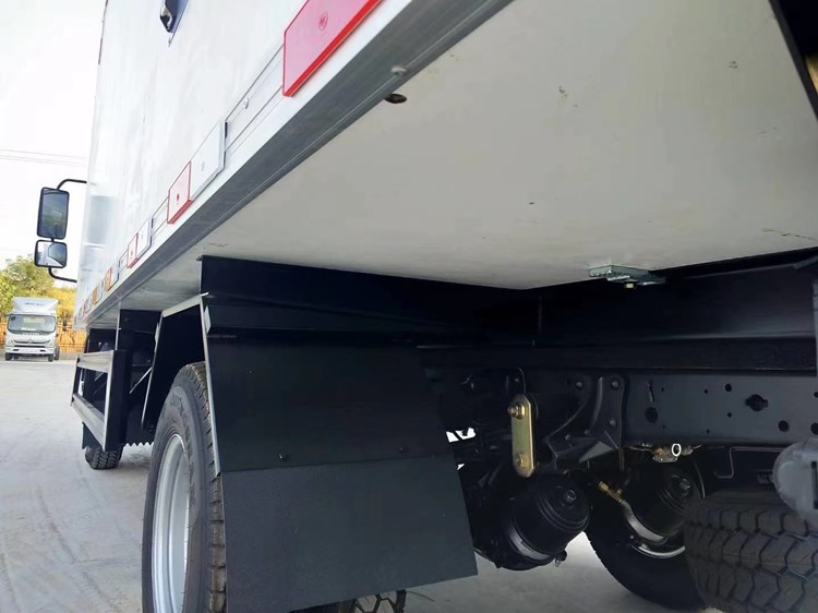 國六4米2五十鈴KV100藍(lán)牌冷藏車