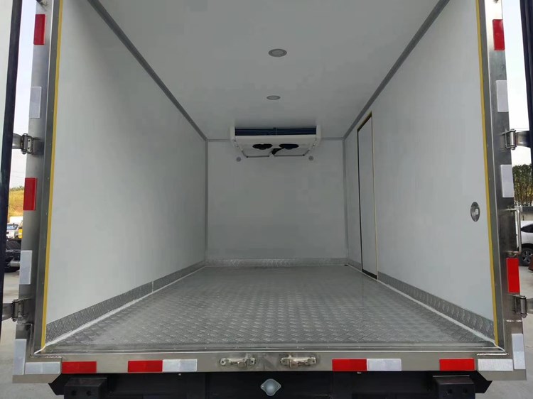 國六4米2五十鈴KV100藍(lán)牌冷藏車