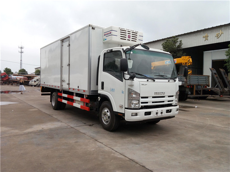 國六4米2五十鈴KV100藍(lán)牌冷藏車