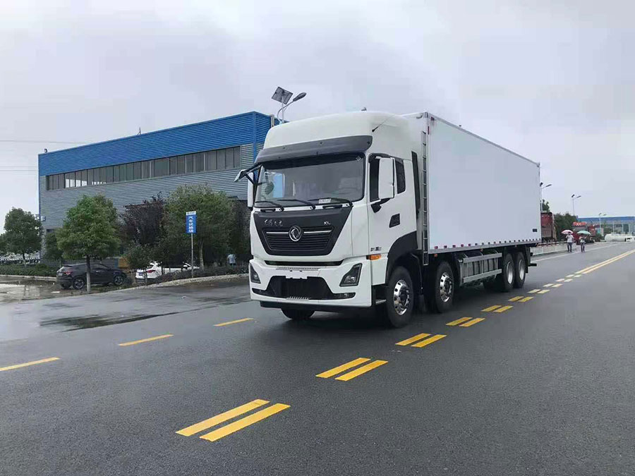 東風天龍前四后八9.6米冷藏車