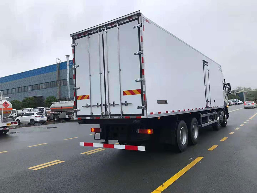 東風(fēng)天龍前四后八9.6米冷藏車(chē)