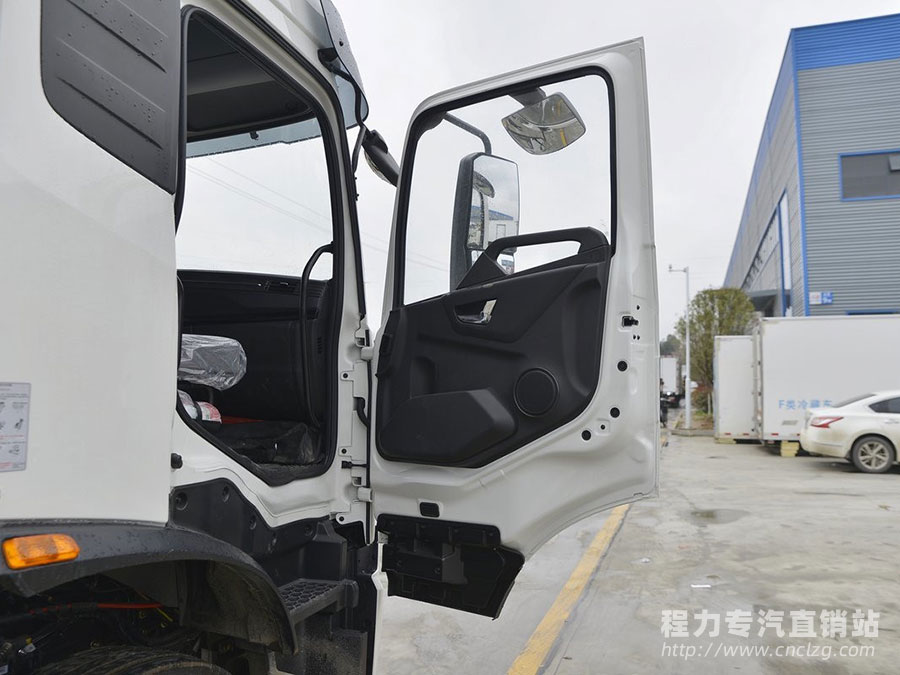 新款KR東風天錦6.8米高頂冷藏車