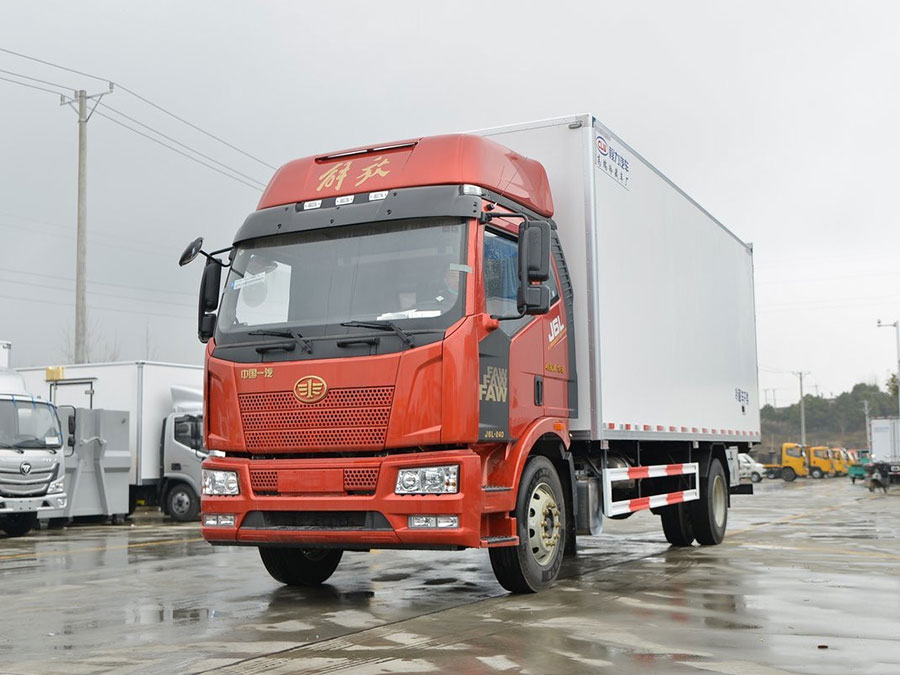 解放J6L精英版6.8米冷藏車(chē)
