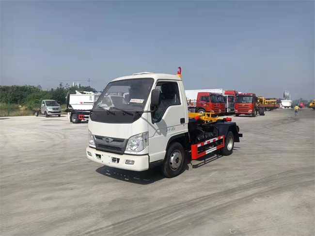 江蘇南京程總網簽的福田小型鉤臂垃圾車今日發車