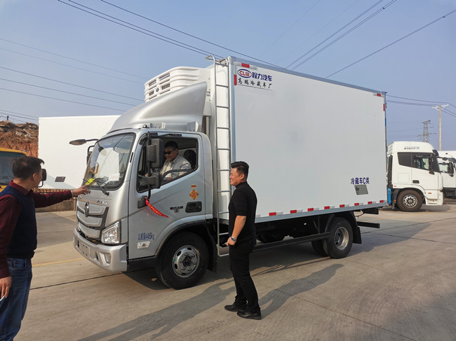 祝賀廣西來賓的張總福田藍牌冷藏車發車成功