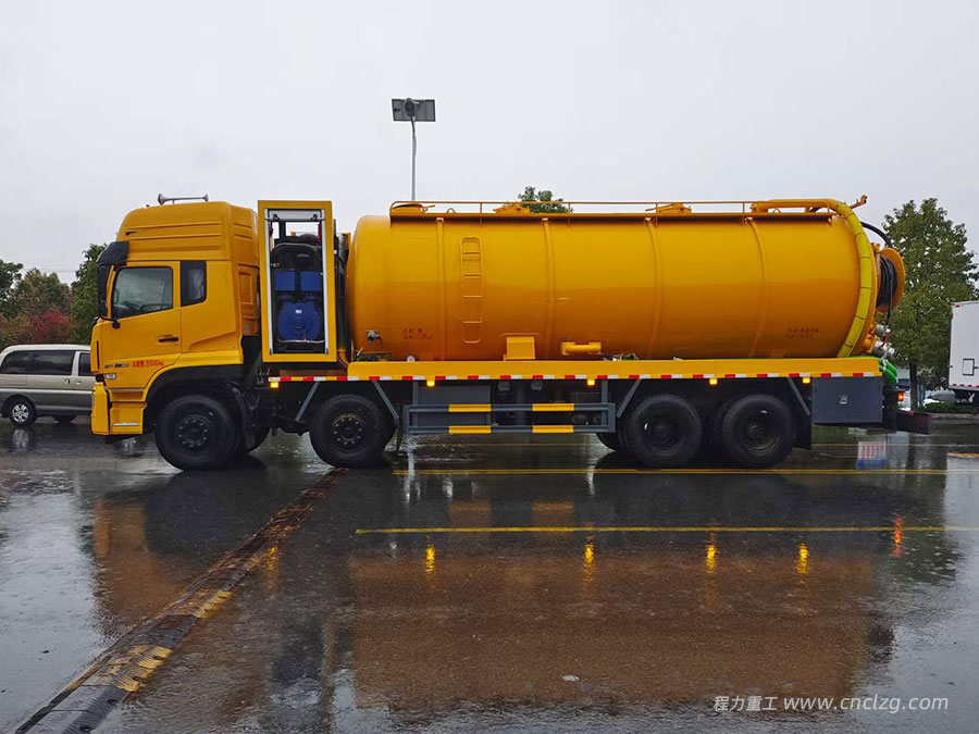 東風天龍前四后八清洗污吸?車